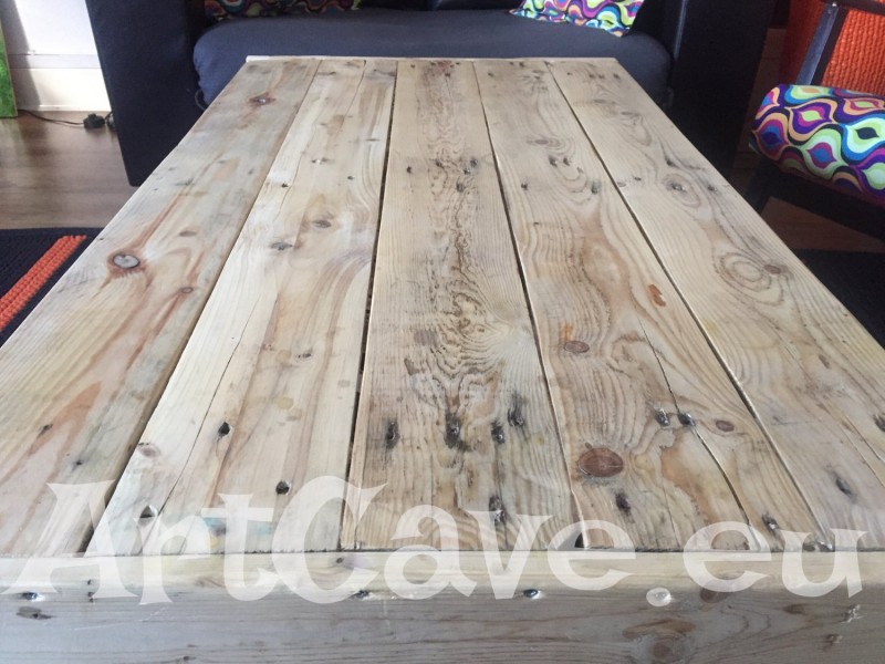 reclaimed pallet wood table