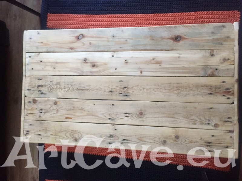 reclaimed pallet wood table